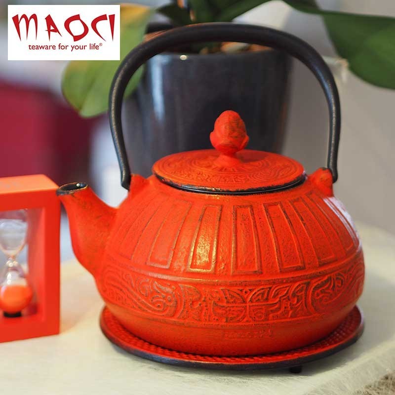 Théière fonte rouge "Chisaka" - 1,5l + sous théière Théière fonte rouge "Chisaka" - 1,5l + sous théière